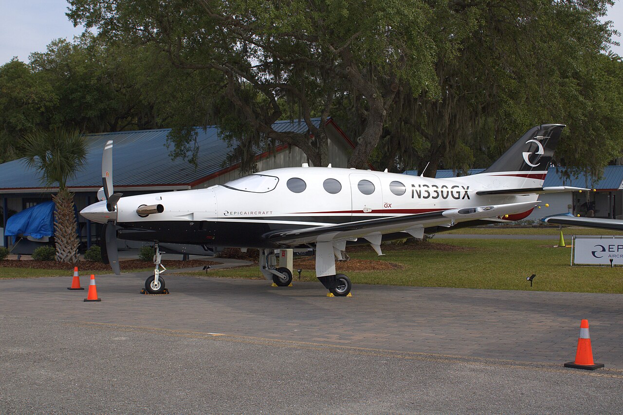 Epic E1000 GX — exterior